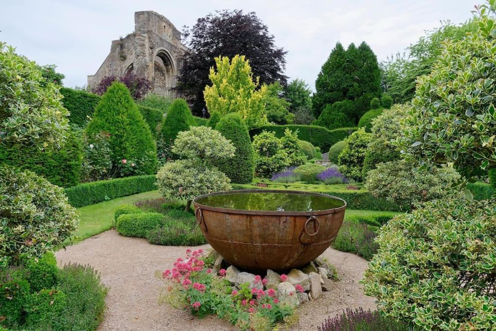 Cotswold Manor House - Country House Retreat With Hot Tub, Ideal For Large Groups Petty France Екстер'єр фото