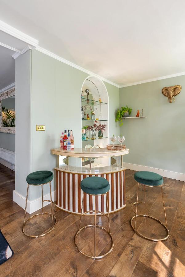 Cotswold Manor House - Country House Retreat With Hot Tub, Ideal For Large Groups Petty France Екстер'єр фото