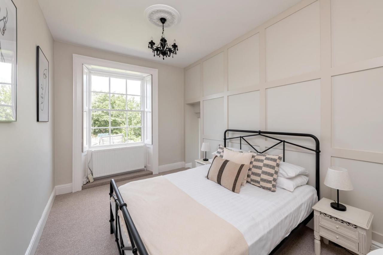 Cotswold Manor House - Country House Retreat With Hot Tub, Ideal For Large Groups Petty France Екстер'єр фото