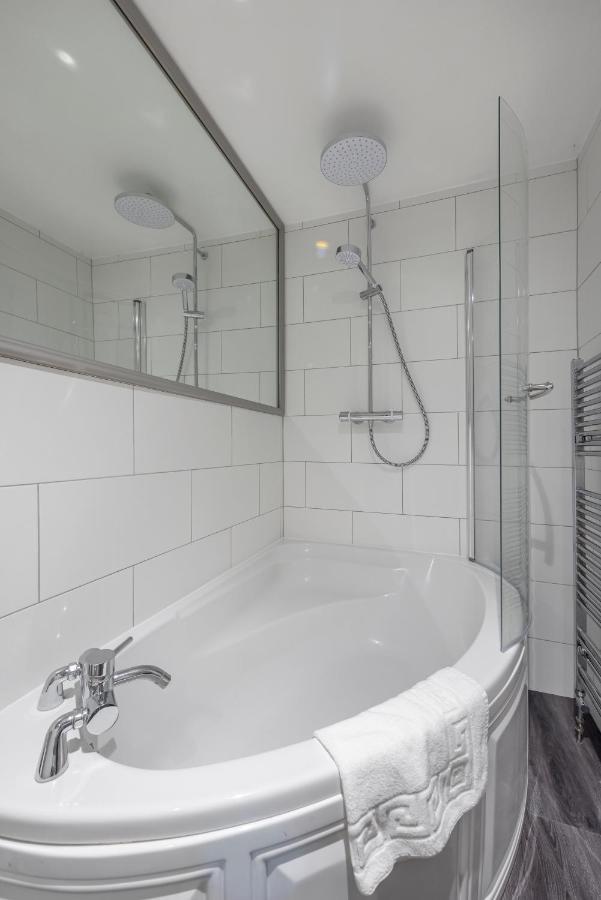Cotswold Manor House - Country House Retreat With Hot Tub, Ideal For Large Groups Petty France Екстер'єр фото