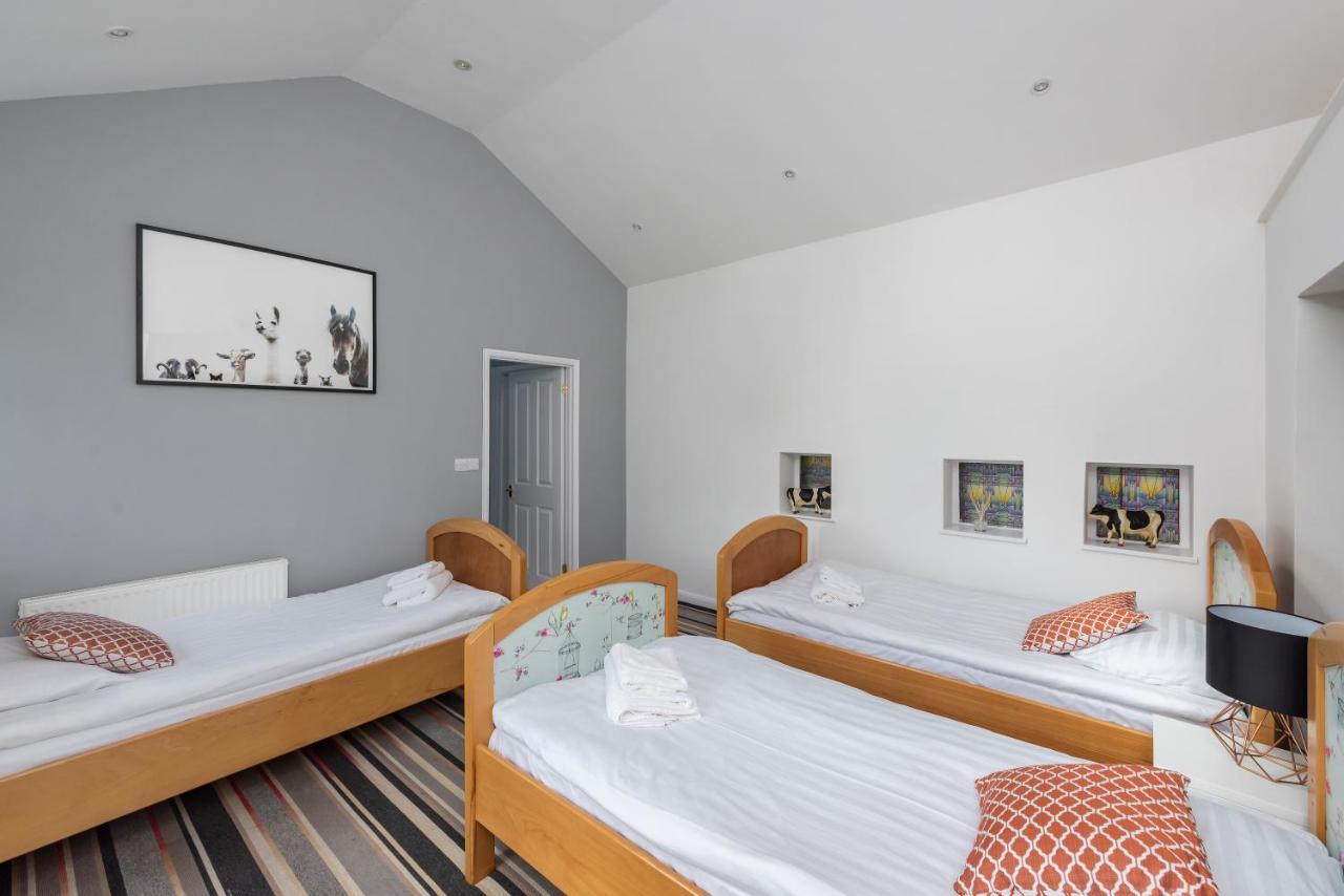 Cotswold Manor House - Country House Retreat With Hot Tub, Ideal For Large Groups Petty France Екстер'єр фото